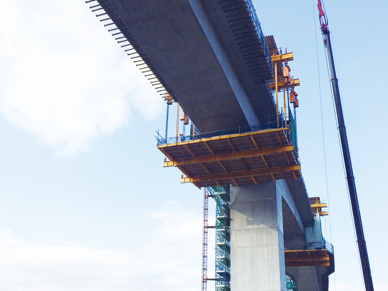 張出し架設工法