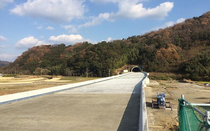 株式会社永和工業は橋梁工事最先端の技術で橋梁の建設に取り組むプロフェッショナル集団です。技術力向上に努め、橋梁など鋼構造物の架設に携わり生活や産業を支える基幹として貢献しております