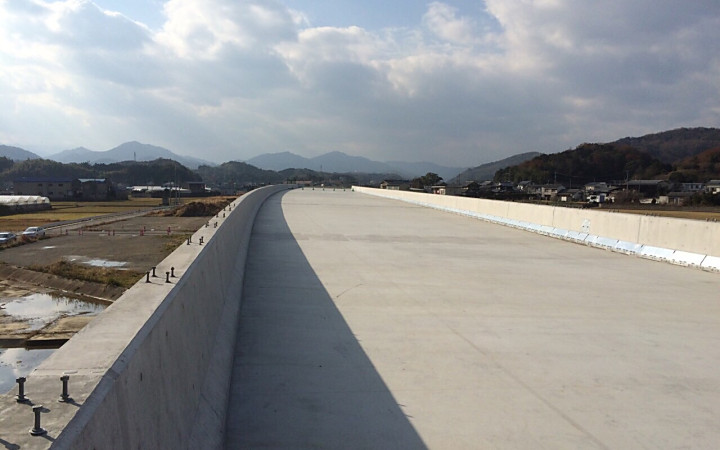 株式会社永和工業は橋梁工事最先端の技術で橋梁の建設に取り組むプロフェッショナル集団です。技術力向上に努め、橋梁など鋼構造物の架設に携わり生活や産業を支える基幹として貢献しております