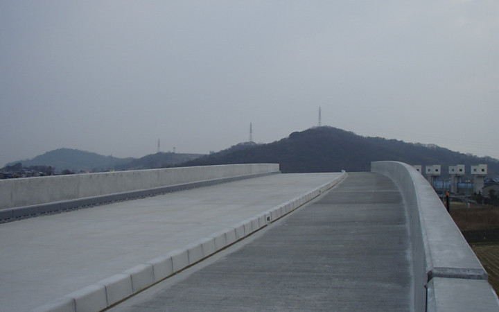 株式会社永和工業は橋梁工事最先端の技術で橋梁の建設に取り組むプロフェッショナル集団です。技術力向上に努め、橋梁など鋼構造物の架設に携わり生活や産業を支える基幹として貢献しております