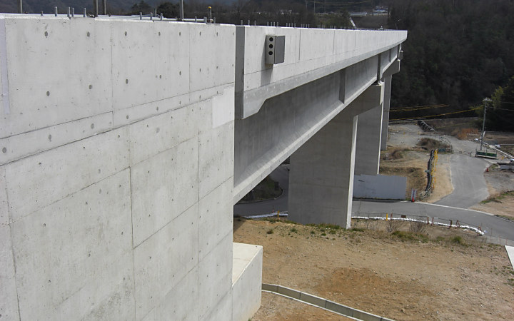 株式会社永和工業は橋梁工事最先端の技術で橋梁の建設に取り組むプロフェッショナル集団です。技術力向上に努め、橋梁など鋼構造物の架設に携わり生活や産業を支える基幹として貢献しております