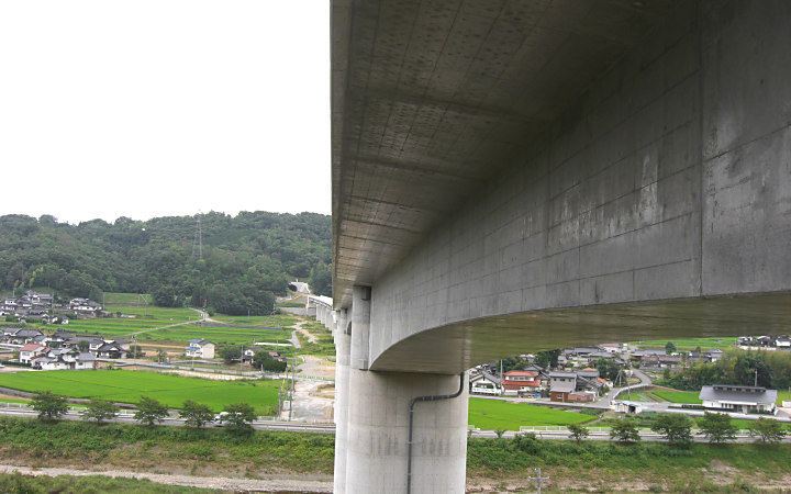 株式会社永和工業は橋梁工事最先端の技術で橋梁の建設に取り組むプロフェッショナル集団です。技術力向上に努め、橋梁など鋼構造物の架設に携わり生活や産業を支える基幹として貢献しております