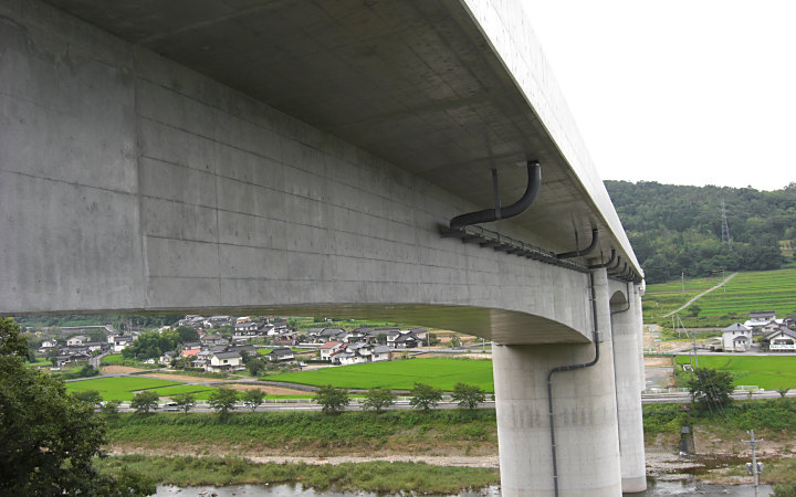 株式会社永和工業は橋梁工事最先端の技術で橋梁の建設に取り組むプロフェッショナル集団です。技術力向上に努め、橋梁など鋼構造物の架設に携わり生活や産業を支える基幹として貢献しております