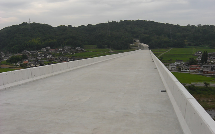 株式会社永和工業は橋梁工事最先端の技術で橋梁の建設に取り組むプロフェッショナル集団です。技術力向上に努め、橋梁など鋼構造物の架設に携わり生活や産業を支える基幹として貢献しております