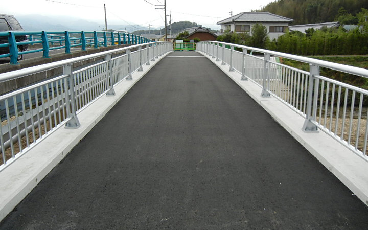 株式会社永和工業は橋梁工事最先端の技術で橋梁の建設に取り組むプロフェッショナル集団です。技術力向上に努め、橋梁など鋼構造物の架設に携わり生活や産業を支える基幹として貢献しております