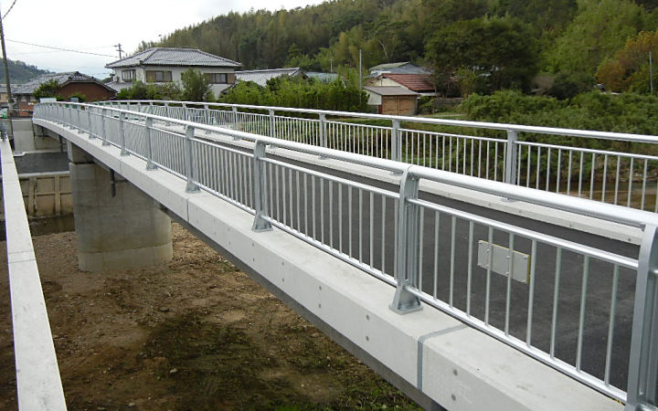 株式会社永和工業は橋梁工事最先端の技術で橋梁の建設に取り組むプロフェッショナル集団です。技術力向上に努め、橋梁など鋼構造物の架設に携わり生活や産業を支える基幹として貢献しております