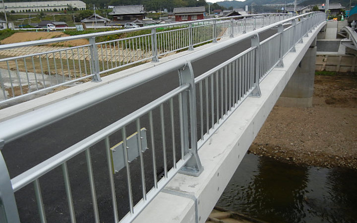 株式会社永和工業は橋梁工事最先端の技術で橋梁の建設に取り組むプロフェッショナル集団です。技術力向上に努め、橋梁など鋼構造物の架設に携わり生活や産業を支える基幹として貢献しております