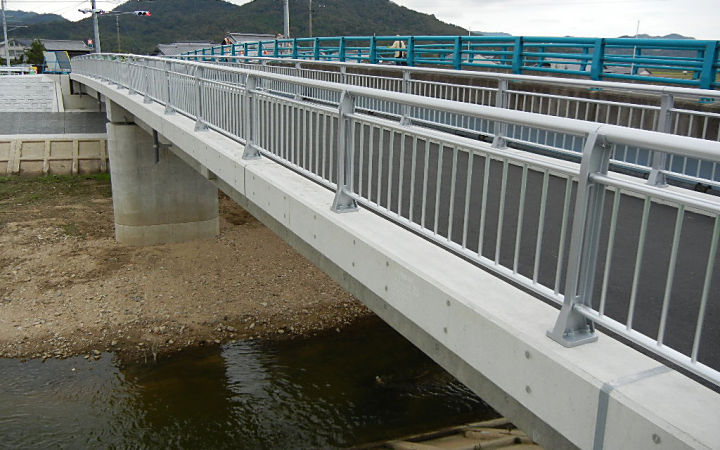 株式会社永和工業は橋梁工事最先端の技術で橋梁の建設に取り組むプロフェッショナル集団です。技術力向上に努め、橋梁など鋼構造物の架設に携わり生活や産業を支える基幹として貢献しております