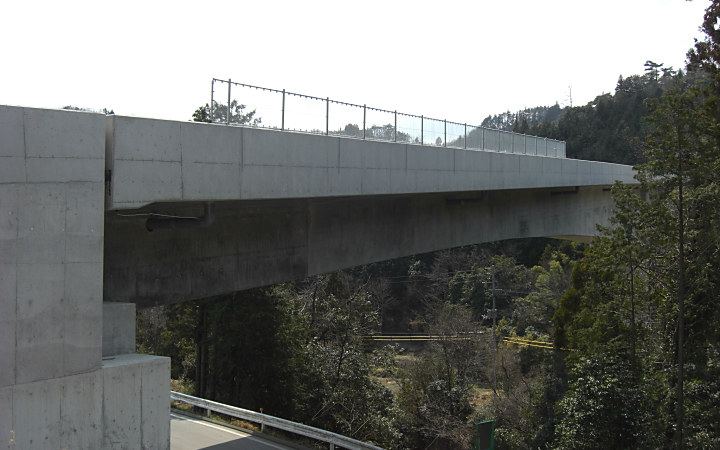 株式会社永和工業は橋梁工事最先端の技術で橋梁の建設に取り組むプロフェッショナル集団です。技術力向上に努め、橋梁など鋼構造物の架設に携わり生活や産業を支える基幹として貢献しております