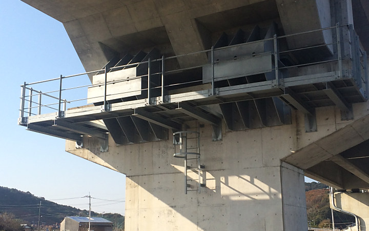 株式会社永和工業は橋梁工事最先端の技術で橋梁の建設に取り組むプロフェッショナル集団です。技術力向上に努め、橋梁など鋼構造物の架設に携わり生活や産業を支える基幹として貢献しております