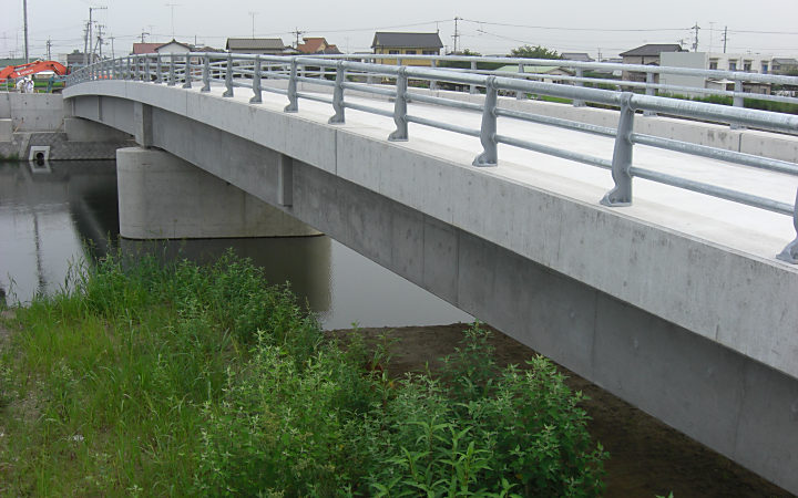 株式会社永和工業は橋梁工事最先端の技術で橋梁の建設に取り組むプロフェッショナル集団です。技術力向上に努め、橋梁など鋼構造物の架設に携わり生活や産業を支える基幹として貢献しております