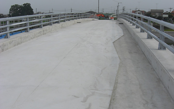 株式会社永和工業は橋梁工事最先端の技術で橋梁の建設に取り組むプロフェッショナル集団です。技術力向上に努め、橋梁など鋼構造物の架設に携わり生活や産業を支える基幹として貢献しております