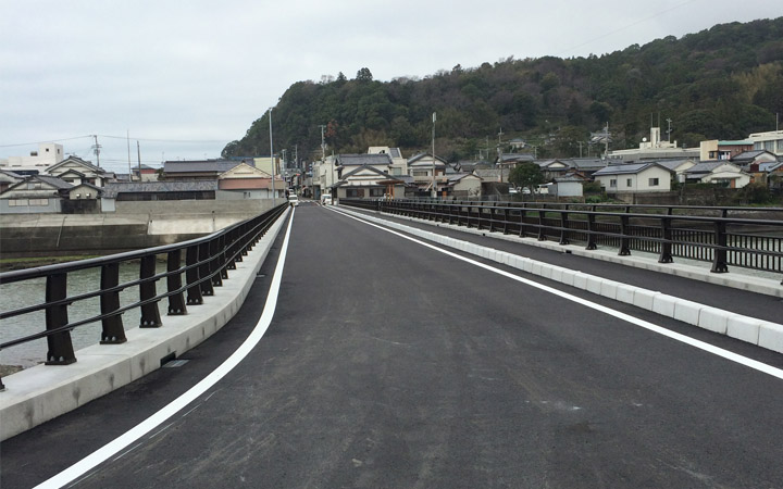 株式会社永和工業は橋梁工事最先端の技術で橋梁の建設に取り組むプロフェッショナル集団です。技術力向上に努め、橋梁など鋼構造物の架設に携わり生活や産業を支える基幹として貢献しております