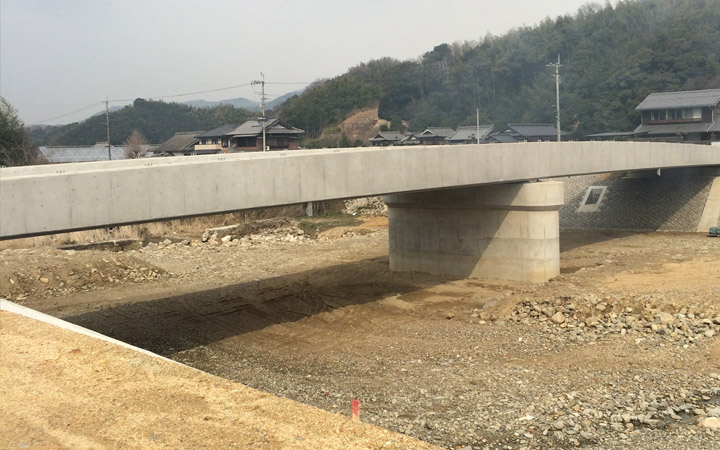 株式会社永和工業は橋梁工事最先端の技術で橋梁の建設に取り組むプロフェッショナル集団です。技術力向上に努め、橋梁など鋼構造物の架設に携わり生活や産業を支える基幹として貢献しております