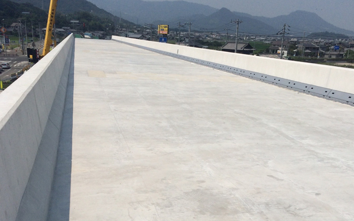 株式会社永和工業は橋梁工事最先端の技術で橋梁の建設に取り組むプロフェッショナル集団です。技術力向上に努め、橋梁など鋼構造物の架設に携わり生活や産業を支える基幹として貢献しております