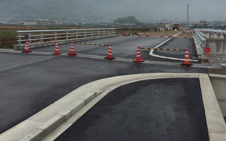 株式会社永和工業は橋梁工事最先端の技術で橋梁の建設に取り組むプロフェッショナル集団です。技術力向上に努め、橋梁など鋼構造物の架設に携わり生活や産業を支える基幹として貢献しております