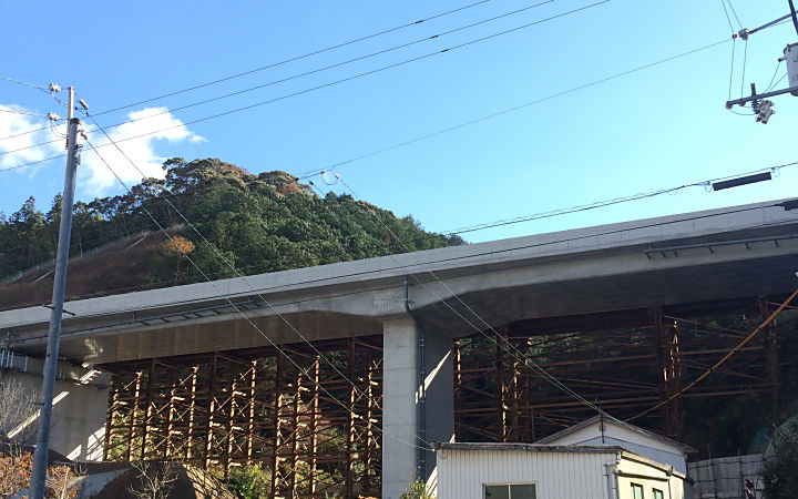 株式会社永和工業は橋梁工事最先端の技術で橋梁の建設に取り組むプロフェッショナル集団です。技術力向上に努め、橋梁など鋼構造物の架設に携わり生活や産業を支える基幹として貢献しております