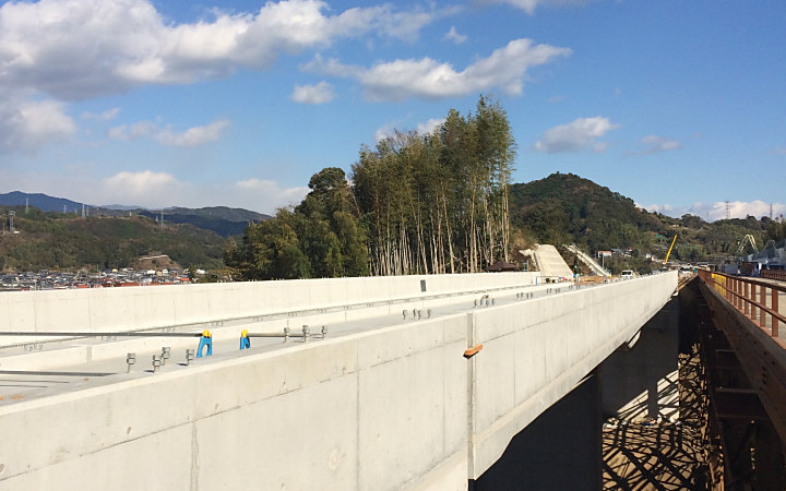 株式会社永和工業は橋梁工事最先端の技術で橋梁の建設に取り組むプロフェッショナル集団です。技術力向上に努め、橋梁など鋼構造物の架設に携わり生活や産業を支える基幹として貢献しております