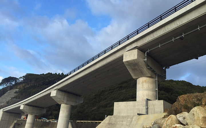 株式会社永和工業は橋梁工事最先端の技術で橋梁の建設に取り組むプロフェッショナル集団です。技術力向上に努め、橋梁など鋼構造物の架設に携わり生活や産業を支える基幹として貢献しております