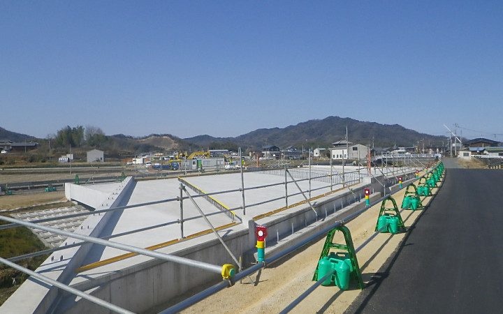 株式会社永和工業は橋梁工事最先端の技術で橋梁の建設に取り組むプロフェッショナル集団です。技術力向上に努め、橋梁など鋼構造物の架設に携わり生活や産業を支える基幹として貢献しております