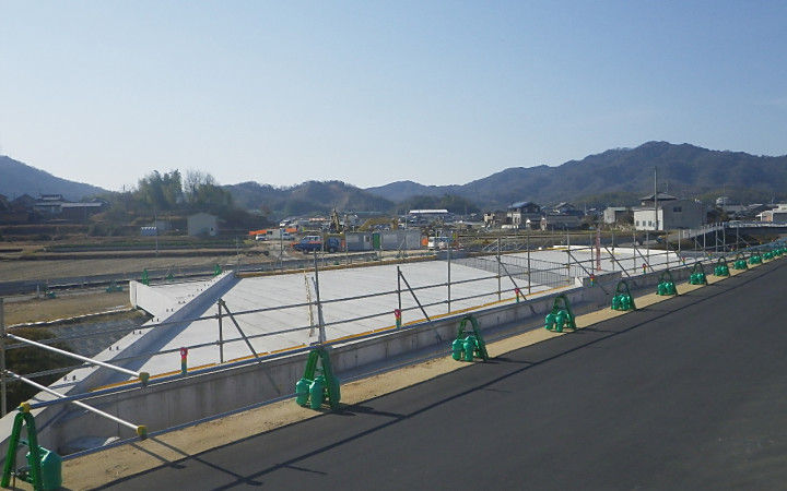 株式会社永和工業は橋梁工事最先端の技術で橋梁の建設に取り組むプロフェッショナル集団です。技術力向上に努め、橋梁など鋼構造物の架設に携わり生活や産業を支える基幹として貢献しております