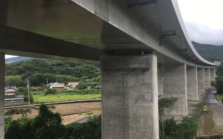 株式会社永和工業は橋梁工事最先端の技術で橋梁の建設に取り組むプロフェッショナル集団です。技術力向上に努め、橋梁など鋼構造物の架設に携わり生活や産業を支える基幹として貢献しております