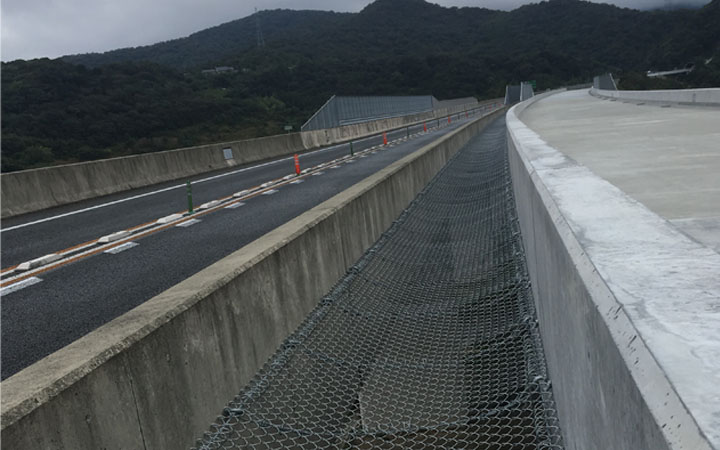 株式会社永和工業は橋梁工事最先端の技術で橋梁の建設に取り組むプロフェッショナル集団です。技術力向上に努め、橋梁など鋼構造物の架設に携わり生活や産業を支える基幹として貢献しております