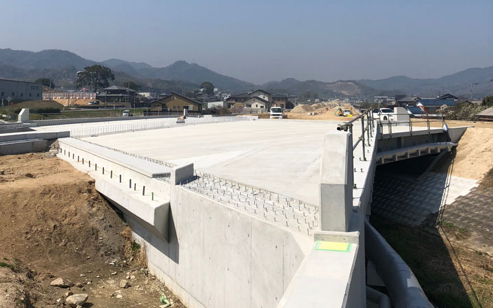 株式会社永和工業は橋梁工事最先端の技術で橋梁の建設に取り組むプロフェッショナル集団です。技術力向上に努め、橋梁など鋼構造物の架設に携わり生活や産業を支える基幹として貢献しております