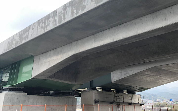 株式会社永和工業は橋梁工事最先端の技術で橋梁の建設に取り組むプロフェッショナル集団です。技術力向上に努め、橋梁など鋼構造物の架設に携わり生活や産業を支える基幹として貢献しております