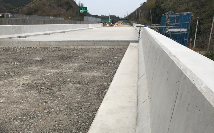 株式会社永和工業は橋梁工事最先端の技術で橋梁の建設に取り組むプロフェッショナル集団です。技術力向上に努め、橋梁など鋼構造物の架設に携わり生活や産業を支える基幹として貢献しております