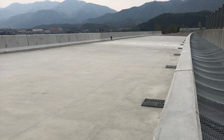 株式会社永和工業は橋梁工事最先端の技術で橋梁の建設に取り組むプロフェッショナル集団です。技術力向上に努め、橋梁など鋼構造物の架設に携わり生活や産業を支える基幹として貢献しております