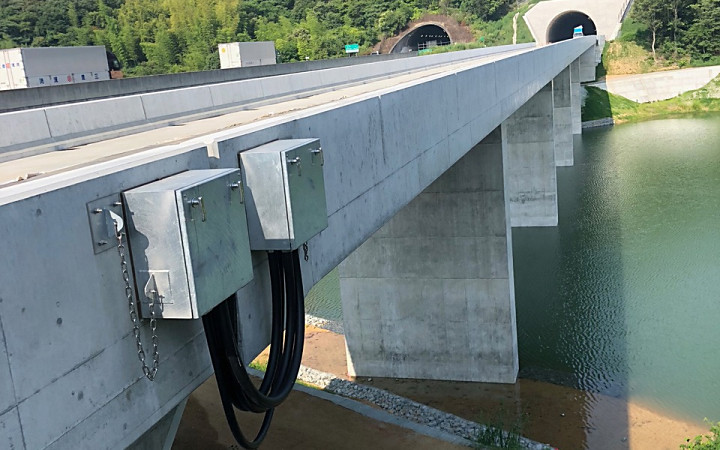 株式会社永和工業は橋梁工事最先端の技術で橋梁の建設に取り組むプロフェッショナル集団です。技術力向上に努め、橋梁など鋼構造物の架設に携わり生活や産業を支える基幹として貢献しております