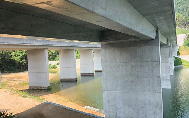 株式会社永和工業は橋梁工事最先端の技術で橋梁の建設に取り組むプロフェッショナル集団です。技術力向上に努め、橋梁など鋼構造物の架設に携わり生活や産業を支える基幹として貢献しております