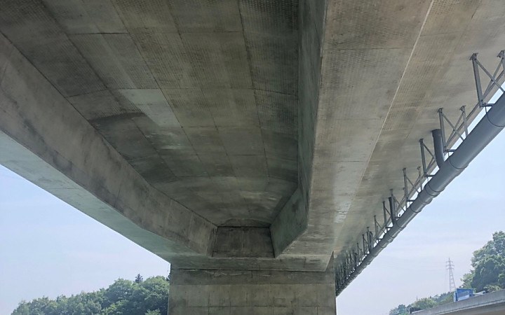 株式会社永和工業は橋梁工事最先端の技術で橋梁の建設に取り組むプロフェッショナル集団です。技術力向上に努め、橋梁など鋼構造物の架設に携わり生活や産業を支える基幹として貢献しております