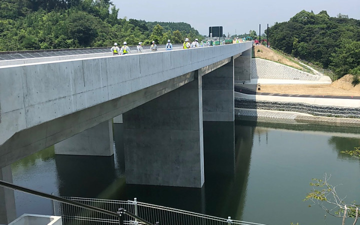 株式会社永和工業は橋梁工事最先端の技術で橋梁の建設に取り組むプロフェッショナル集団です。技術力向上に努め、橋梁など鋼構造物の架設に携わり生活や産業を支える基幹として貢献しております