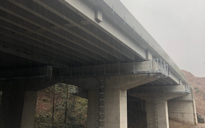 株式会社永和工業は橋梁工事最先端の技術で橋梁の建設に取り組むプロフェッショナル集団です。技術力向上に努め、橋梁など鋼構造物の架設に携わり生活や産業を支える基幹として貢献しております