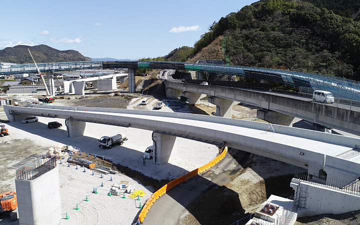 株式会社永和工業は橋梁工事最先端の技術で橋梁の建設に取り組むプロフェッショナル集団です。技術力向上に努め、橋梁など鋼構造物の架設に携わり生活や産業を支える基幹として貢献しております