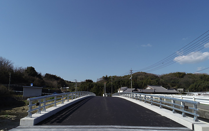 株式会社永和工業は橋梁工事最先端の技術で橋梁の建設に取り組むプロフェッショナル集団です。技術力向上に努め、橋梁など鋼構造物の架設に携わり生活や産業を支える基幹として貢献しております