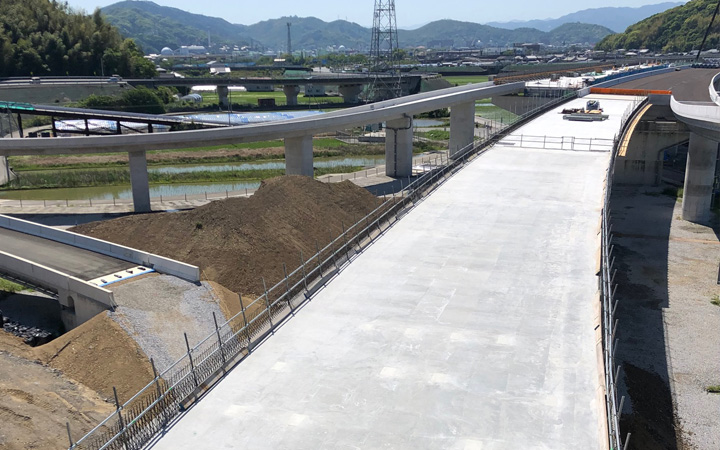 株式会社永和工業は橋梁工事最先端の技術で橋梁の建設に取り組むプロフェッショナル集団です。技術力向上に努め、橋梁など鋼構造物の架設に携わり生活や産業を支える基幹として貢献しております