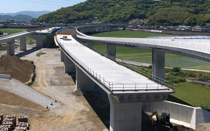 株式会社永和工業は橋梁工事最先端の技術で橋梁の建設に取り組むプロフェッショナル集団です。技術力向上に努め、橋梁など鋼構造物の架設に携わり生活や産業を支える基幹として貢献しております