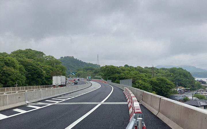 株式会社永和工業は橋梁工事最先端の技術で橋梁の建設に取り組むプロフェッショナル集団です。技術力向上に努め、橋梁など鋼構造物の架設に携わり生活や産業を支える基幹として貢献しております