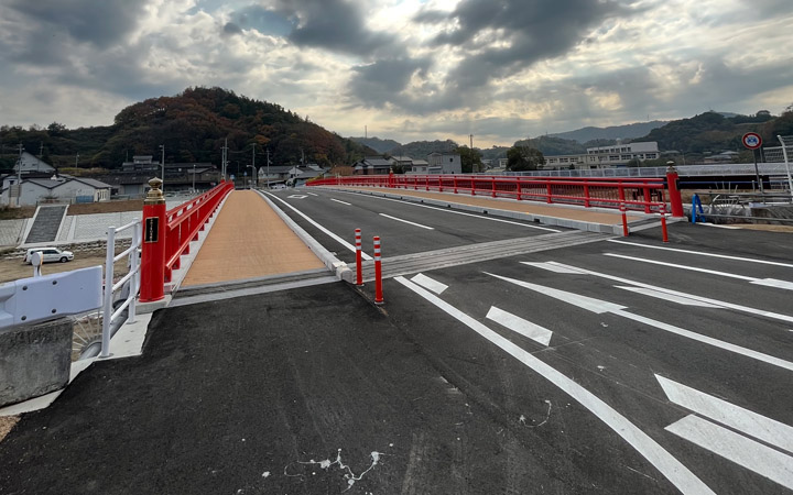 株式会社永和工業は橋梁工事最先端の技術で橋梁の建設に取り組むプロフェッショナル集団です。技術力向上に努め、橋梁など鋼構造物の架設に携わり生活や産業を支える基幹として貢献しております