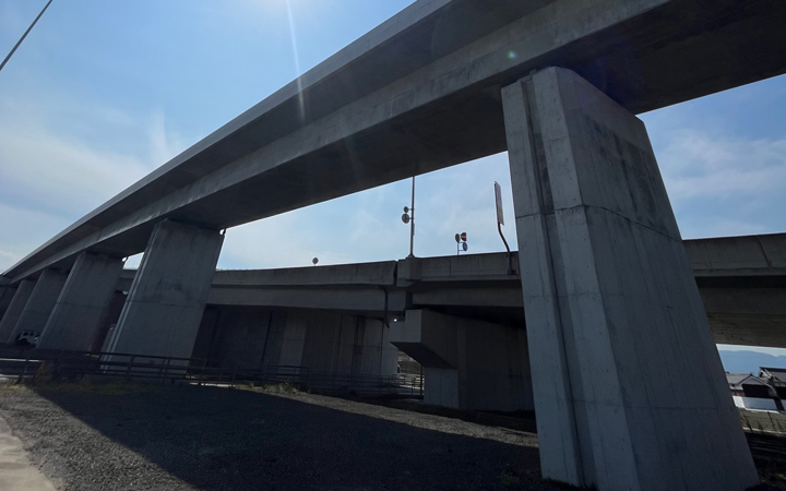 株式会社永和工業は橋梁工事最先端の技術で橋梁の建設に取り組むプロフェッショナル集団です。技術力向上に努め、橋梁など鋼構造物の架設に携わり生活や産業を支える基幹として貢献しております